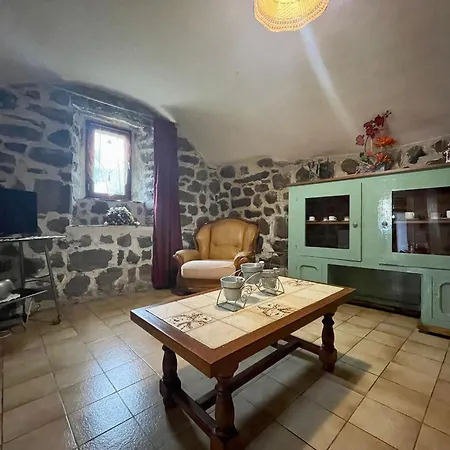 Semesterbostad Confortable En Hameau Calme Pres Du Puy En Velay - 2 Chambres, Equipement Bebe, Terrain Ferme - Fr-1-582-141 *