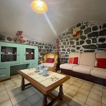 Confortable En Hameau Calme Pres Du Puy En Velay - 2 Chambres, Equipement Bebe, Terrain Ferme - Fr-1-582-141 Semesterbostad *