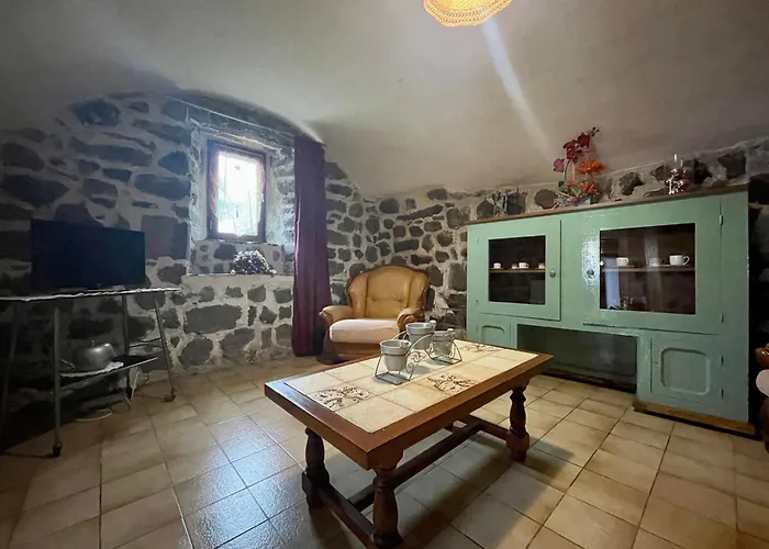 Prázdninový dům Confortable En Hameau Calme Pres Du Puy En Velay - 2 Chambres, Equipement Bebe, Terrain Ferme - Fr-1-582-141 *