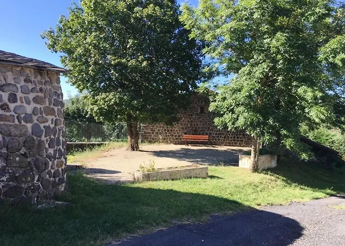 Confortable En Hameau Calme Pres Du Puy En Velay - 2 Chambres, Equipement Bebe, Terrain Ferme - Fr-1-582-141 *